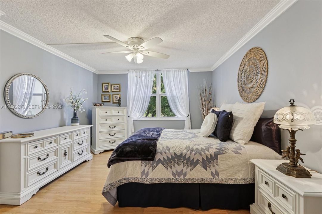 待售: $155,000 (2 贝兹, 2 浴室, 960 平方英尺)