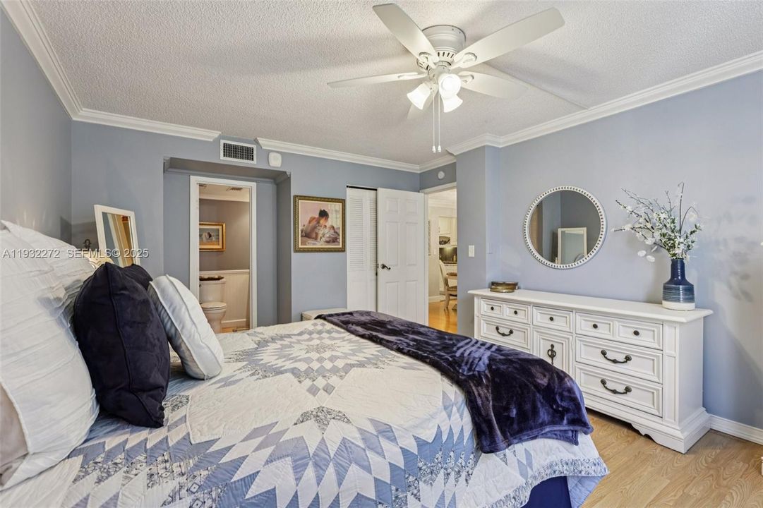 待售: $155,000 (2 贝兹, 2 浴室, 960 平方英尺)