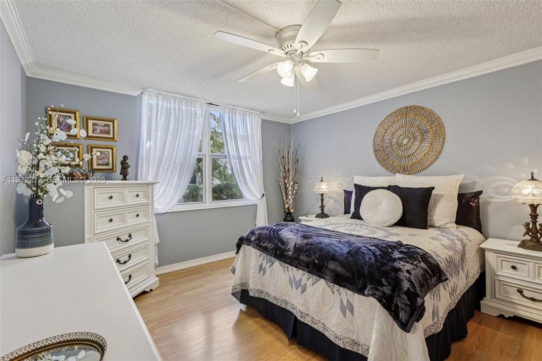 待售: $155,000 (2 贝兹, 2 浴室, 960 平方英尺)