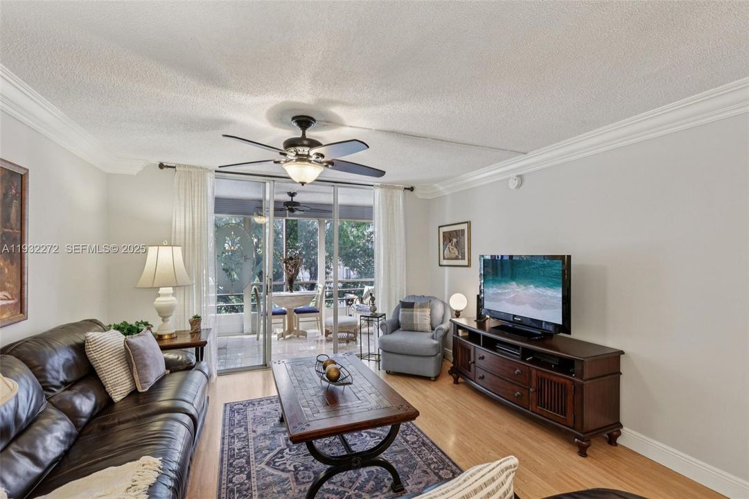 待售: $155,000 (2 贝兹, 2 浴室, 960 平方英尺)