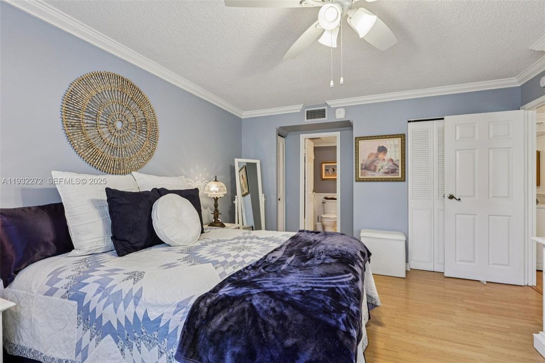 待售: $155,000 (2 贝兹, 2 浴室, 960 平方英尺)