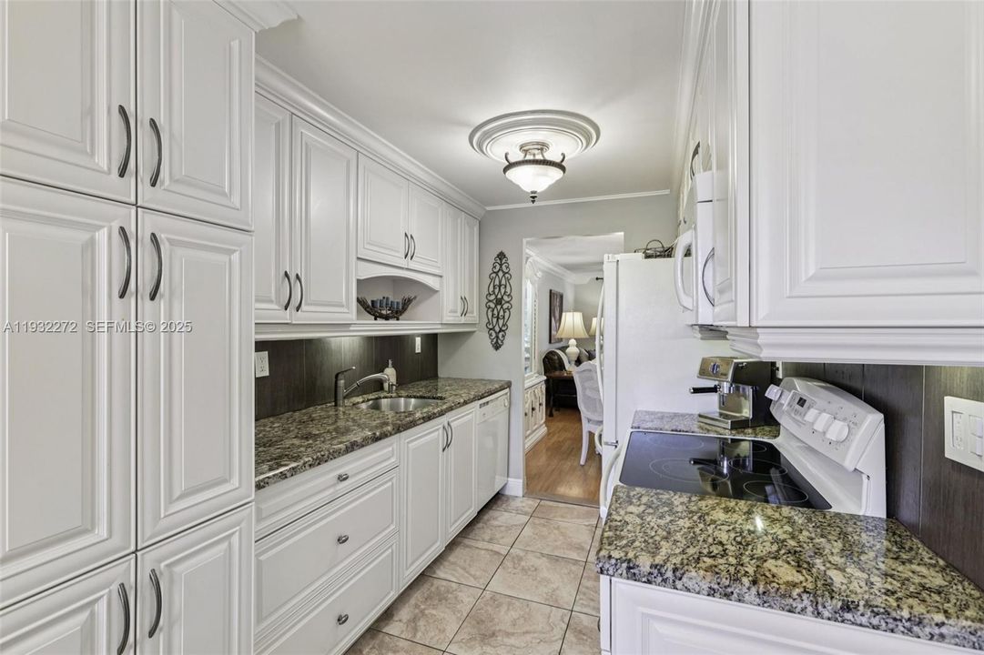 待售: $155,000 (2 贝兹, 2 浴室, 960 平方英尺)