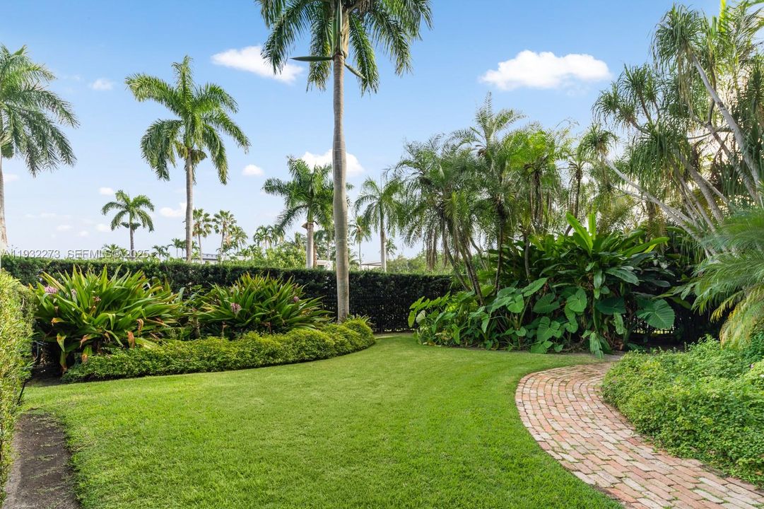 For Sale: $19,900,000 (6 beds, 6 baths, 6268 Square Feet)