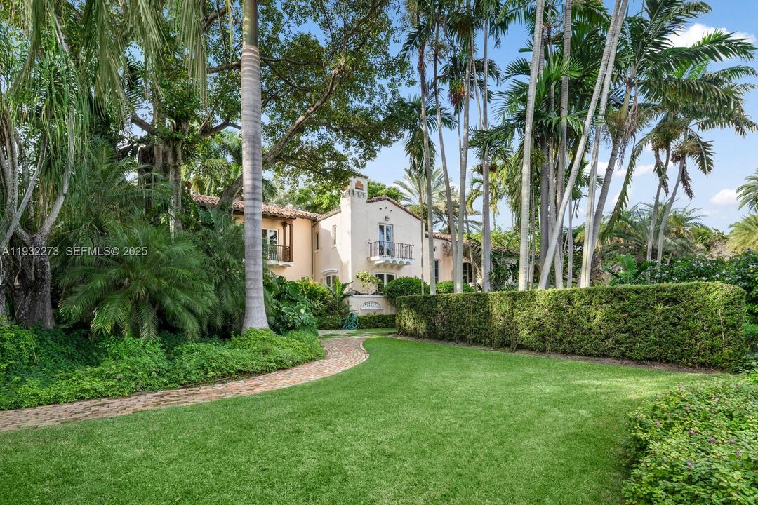 For Sale: $19,900,000 (6 beds, 6 baths, 6268 Square Feet)