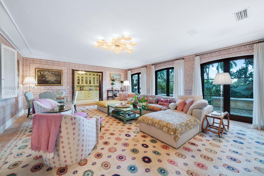 For Sale: $19,900,000 (6 beds, 6 baths, 6268 Square Feet)