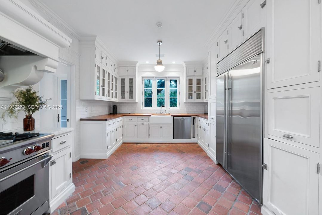 For Sale: $19,900,000 (6 beds, 6 baths, 6268 Square Feet)