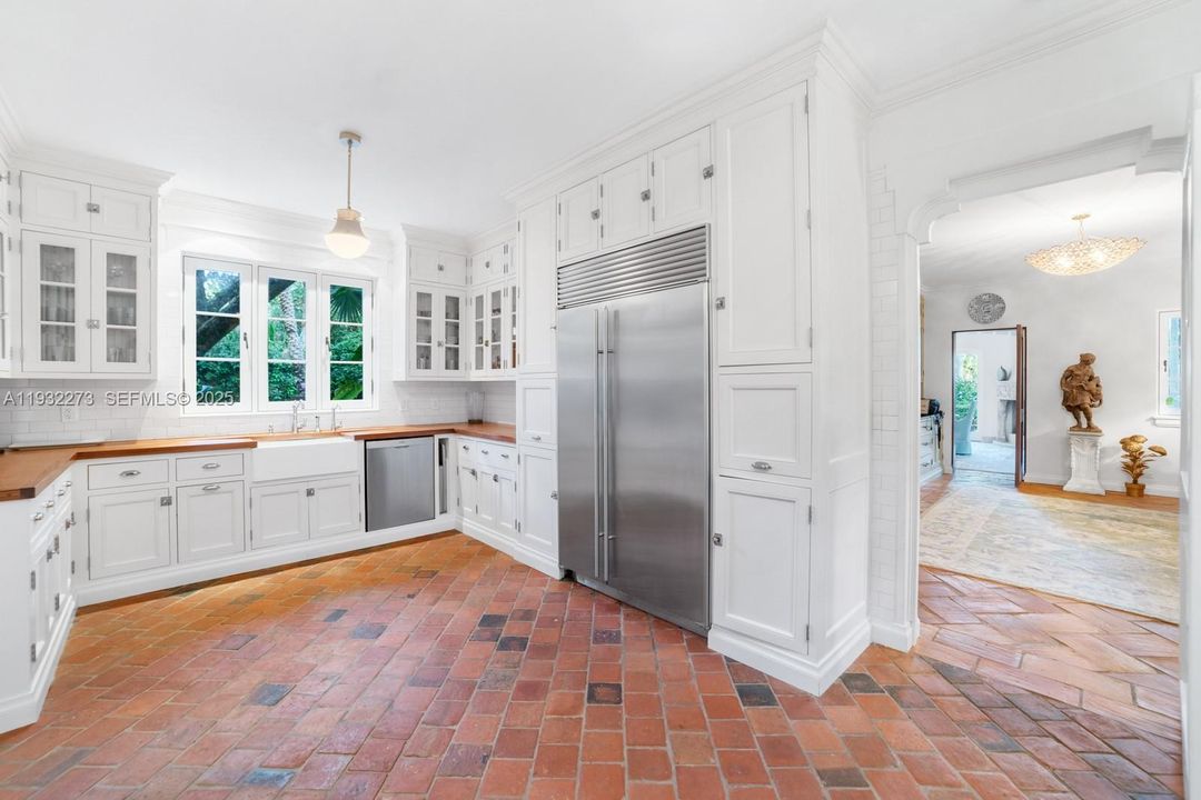 For Sale: $19,900,000 (6 beds, 6 baths, 6268 Square Feet)