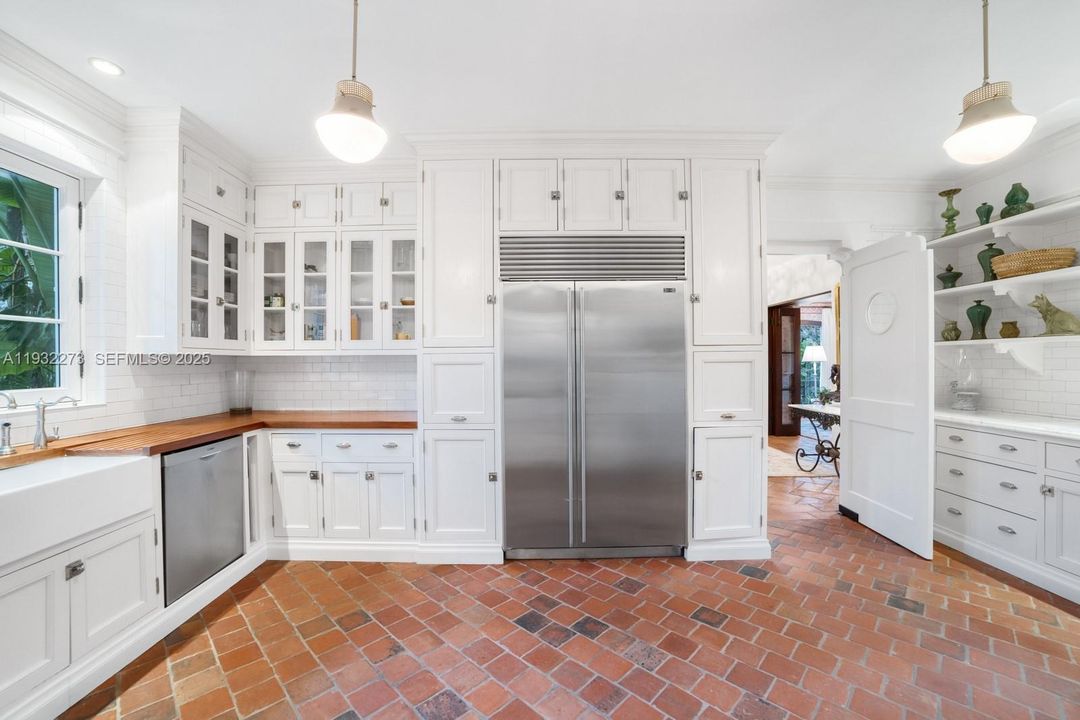 For Sale: $19,900,000 (6 beds, 6 baths, 6268 Square Feet)