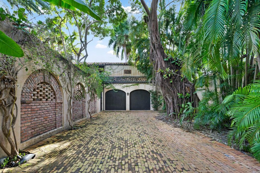 For Sale: $19,900,000 (6 beds, 6 baths, 6268 Square Feet)