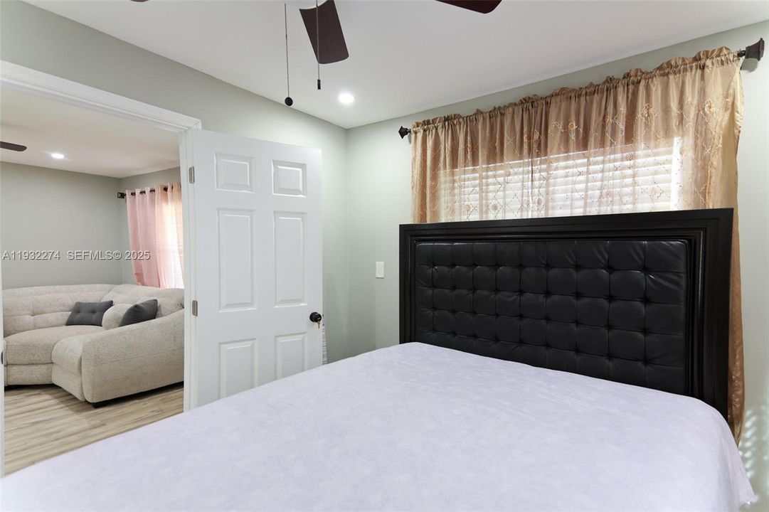 For Rent: $2,300 (2 beds, 1 baths, 900 Square Feet)