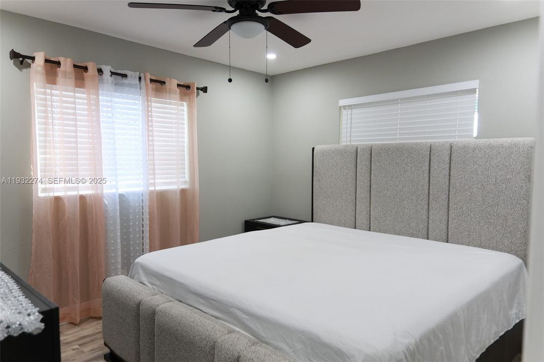 For Rent: $2,300 (2 beds, 1 baths, 900 Square Feet)