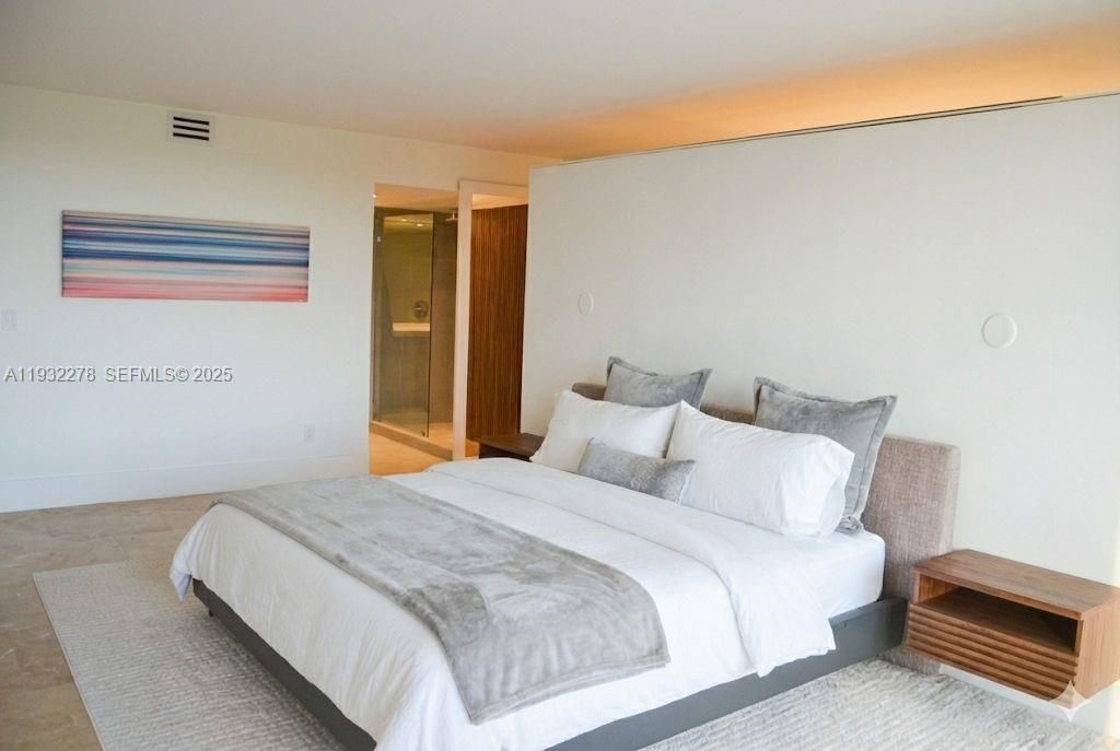 В аренду: $6,000 (2 спален, 2 ванн, 2215 Квадратных фут)