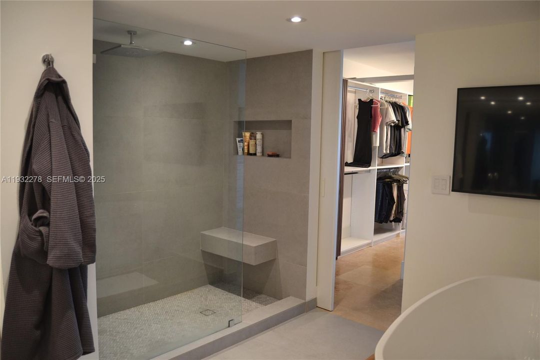 В аренду: $6,000 (2 спален, 2 ванн, 2215 Квадратных фут)