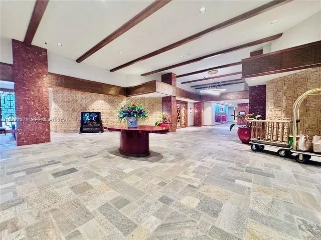 В аренду: $6,000 (2 спален, 2 ванн, 2215 Квадратных фут)