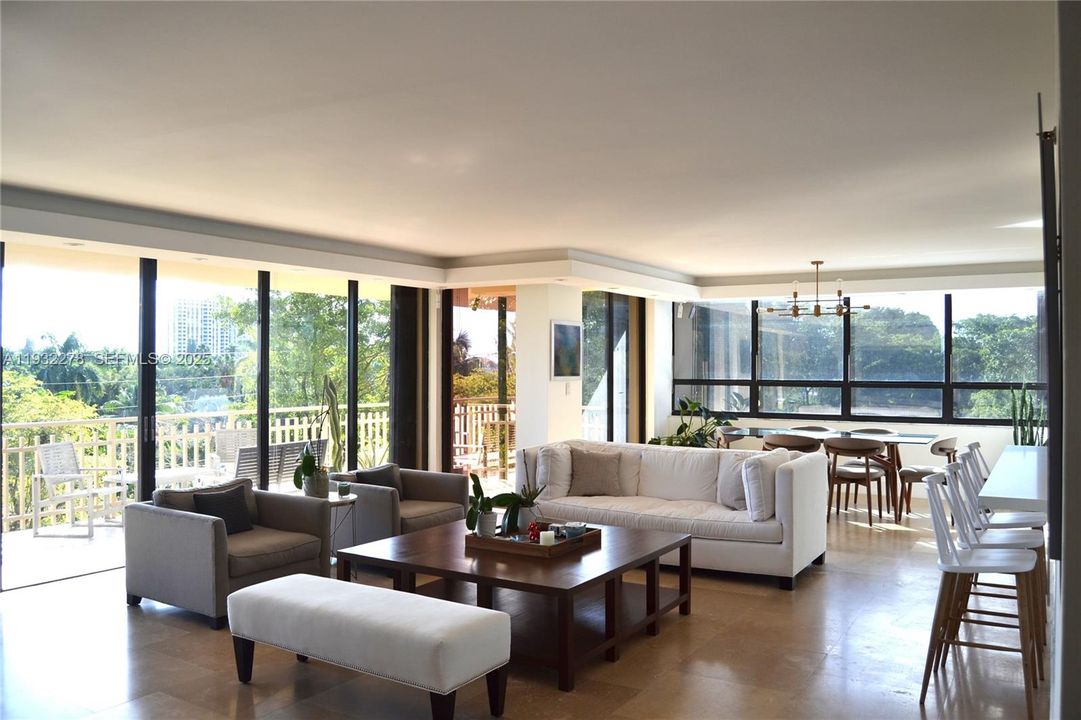 В аренду: $6,000 (2 спален, 2 ванн, 2215 Квадратных фут)