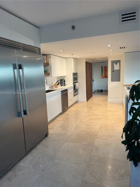 В аренду: $6,000 (2 спален, 2 ванн, 2215 Квадратных фут)