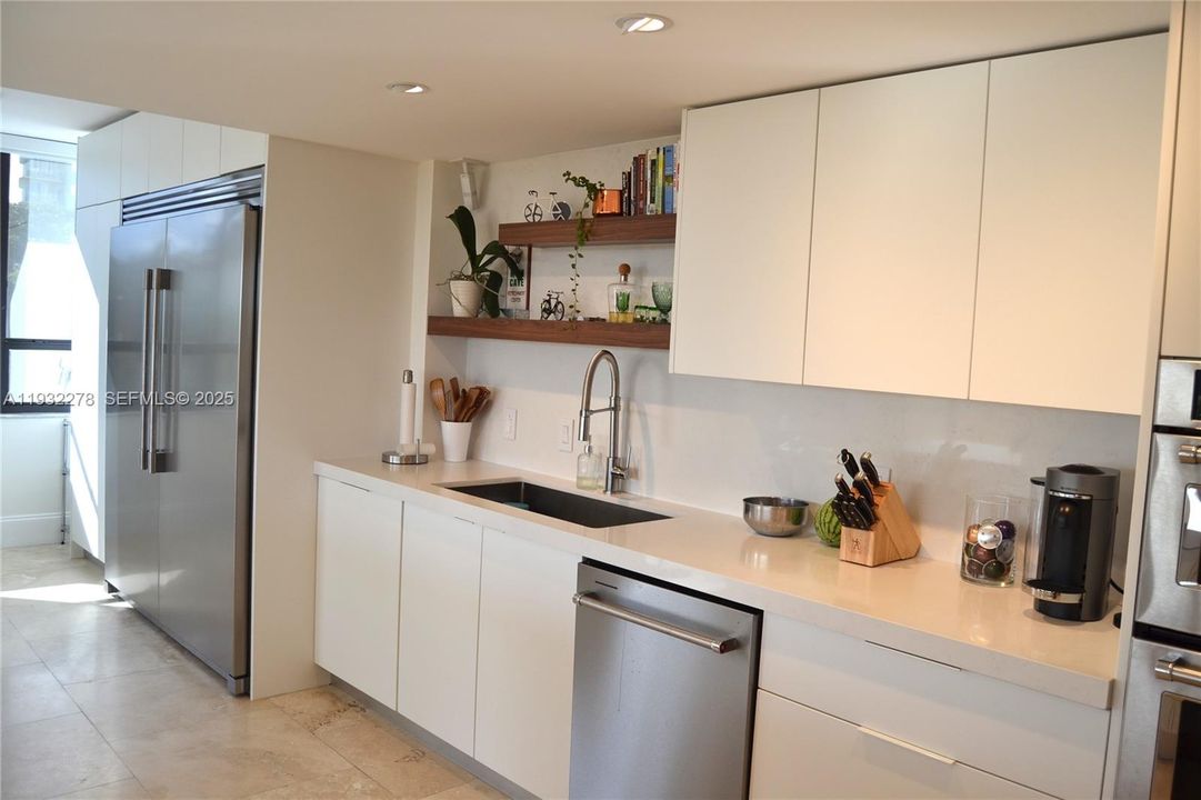 В аренду: $6,000 (2 спален, 2 ванн, 2215 Квадратных фут)