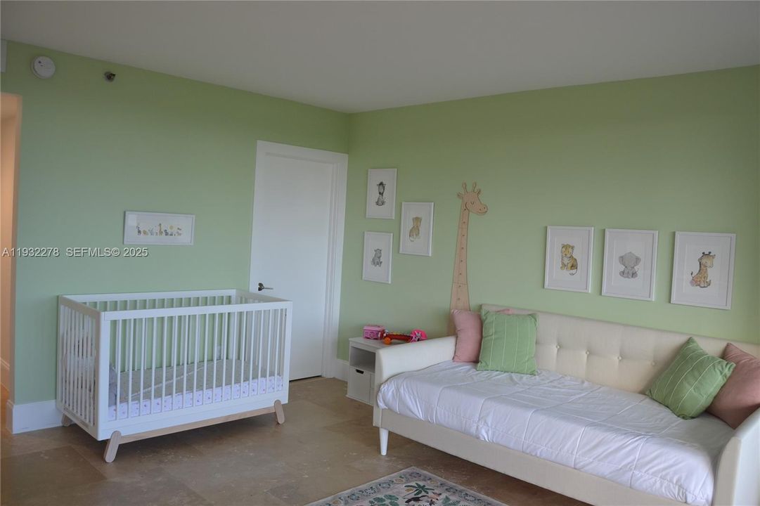 В аренду: $6,000 (2 спален, 2 ванн, 2215 Квадратных фут)