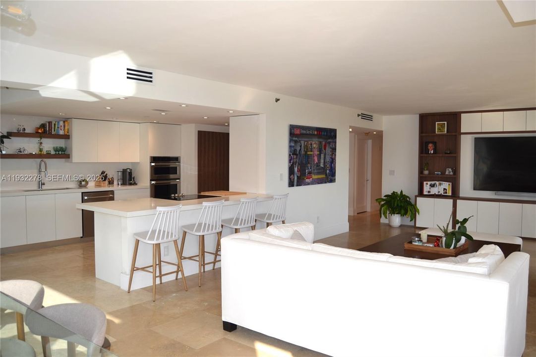 В аренду: $6,000 (2 спален, 2 ванн, 2215 Квадратных фут)