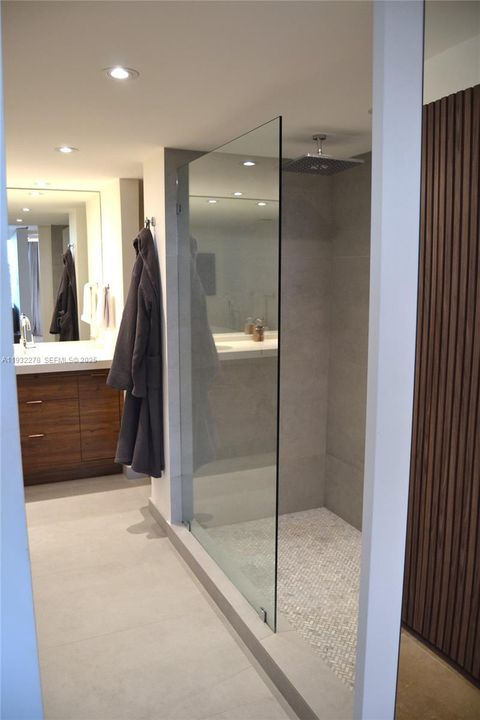 В аренду: $6,000 (2 спален, 2 ванн, 2215 Квадратных фут)