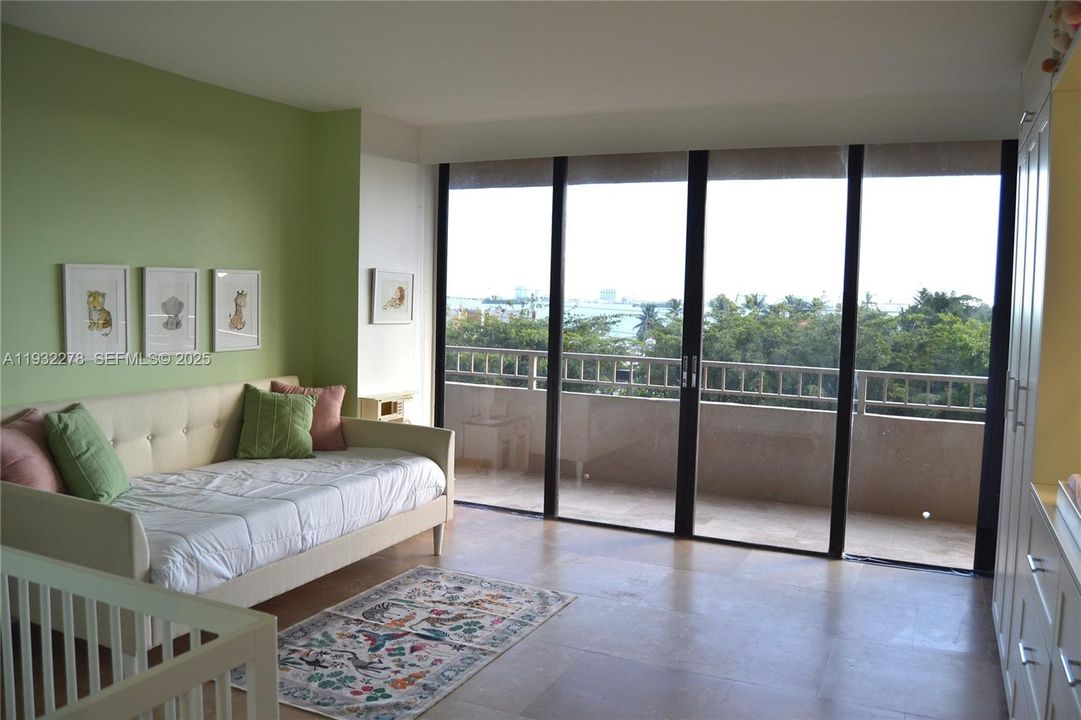 В аренду: $6,000 (2 спален, 2 ванн, 2215 Квадратных фут)