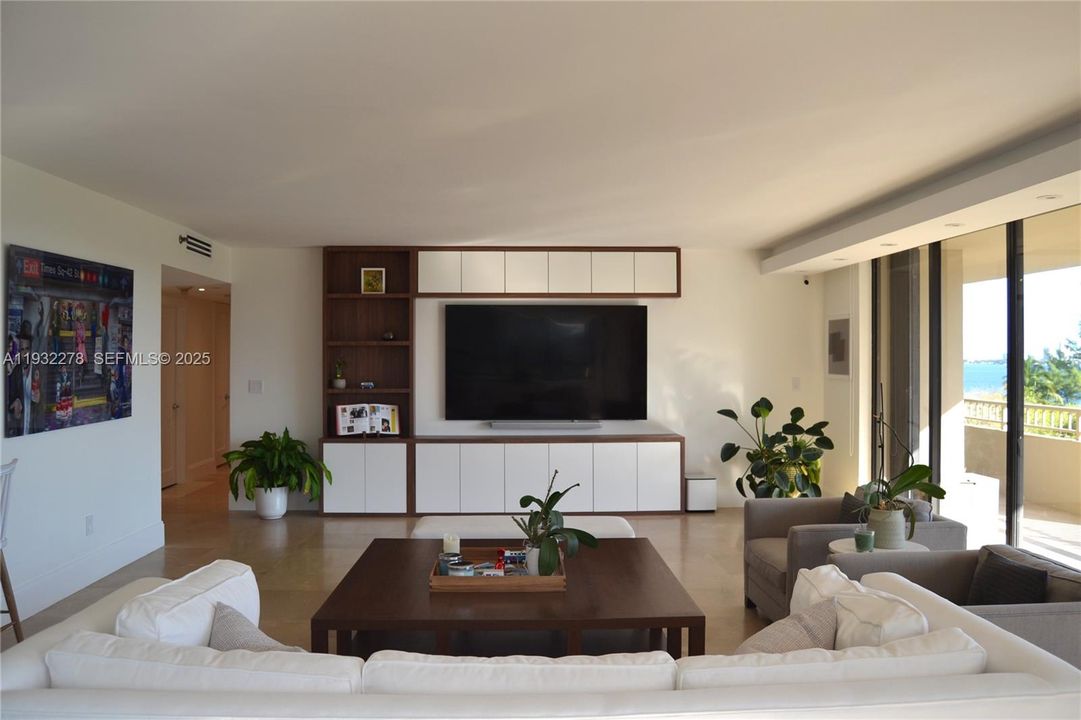 В аренду: $6,000 (2 спален, 2 ванн, 2215 Квадратных фут)