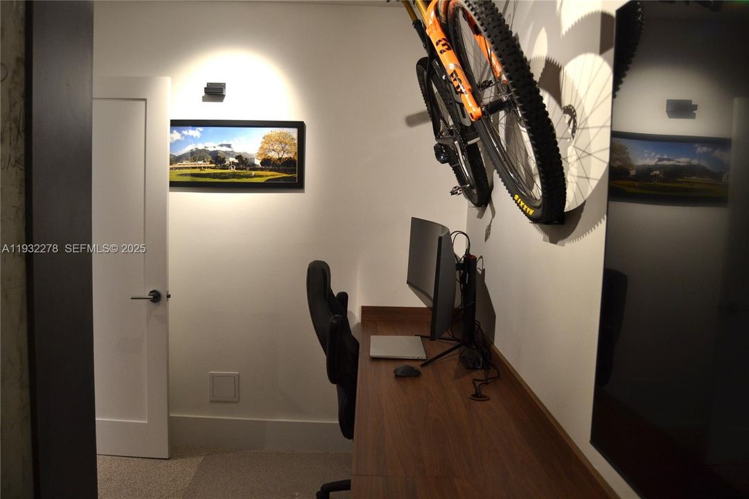 В аренду: $6,000 (2 спален, 2 ванн, 2215 Квадратных фут)