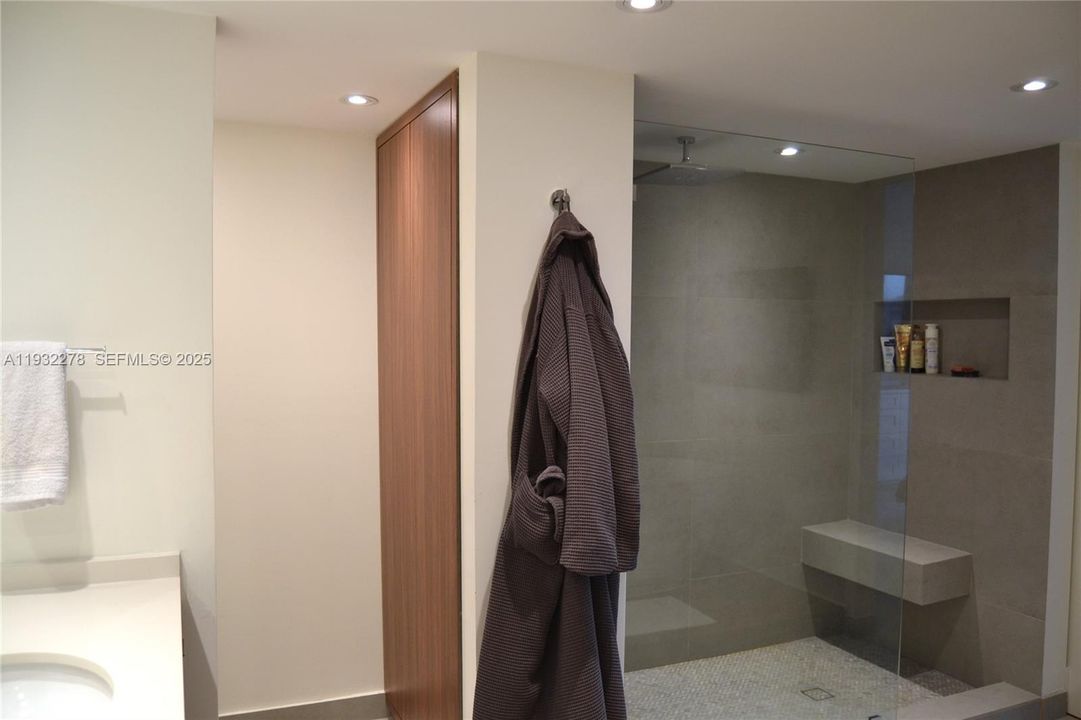 В аренду: $6,000 (2 спален, 2 ванн, 2215 Квадратных фут)