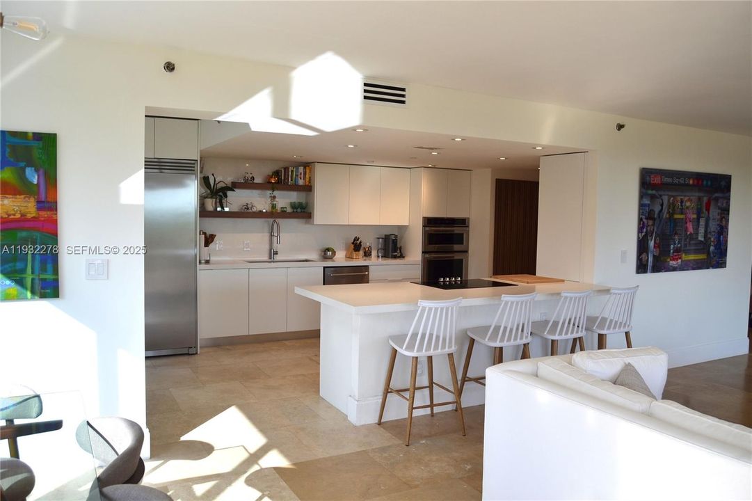 В аренду: $6,000 (2 спален, 2 ванн, 2215 Квадратных фут)