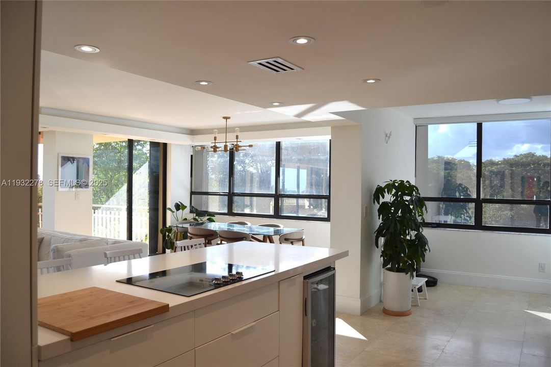 В аренду: $6,000 (2 спален, 2 ванн, 2215 Квадратных фут)