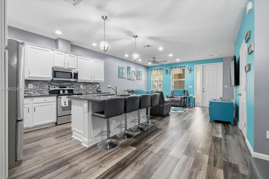 На продажу: $535,000 (3 спален, 2 ванн, 1334 Квадратных фут)