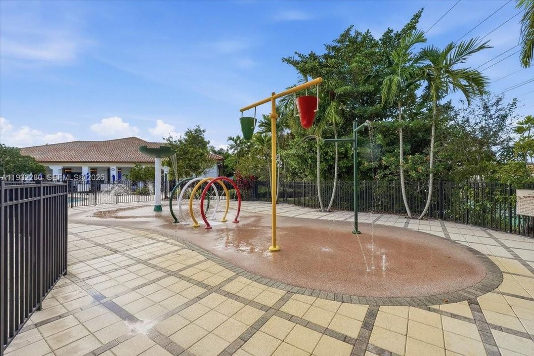 На продажу: $535,000 (3 спален, 2 ванн, 1334 Квадратных фут)