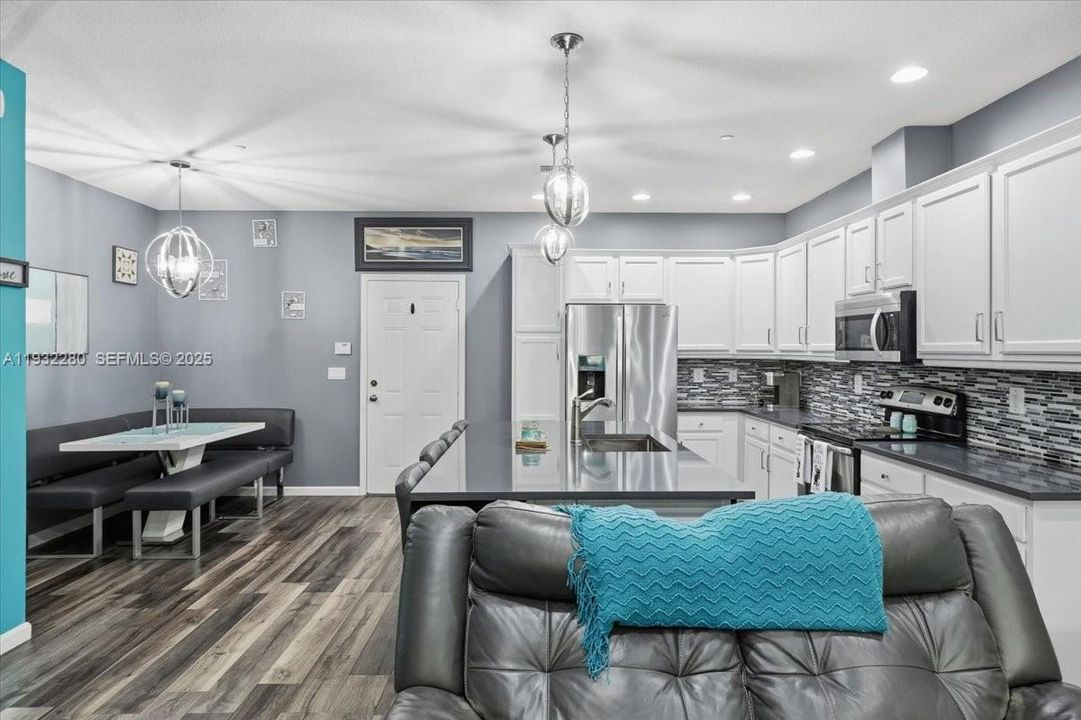 На продажу: $535,000 (3 спален, 2 ванн, 1334 Квадратных фут)