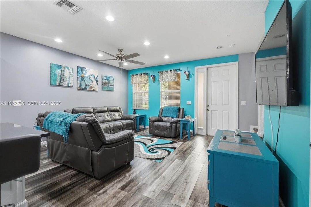 На продажу: $535,000 (3 спален, 2 ванн, 1334 Квадратных фут)