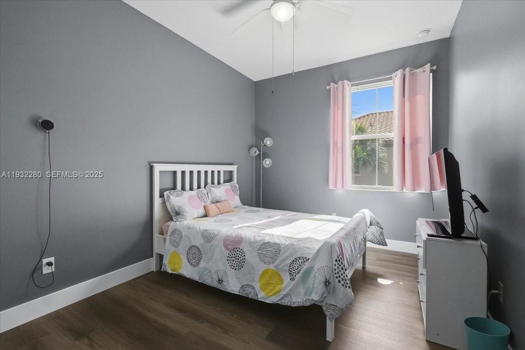 На продажу: $535,000 (3 спален, 2 ванн, 1334 Квадратных фут)