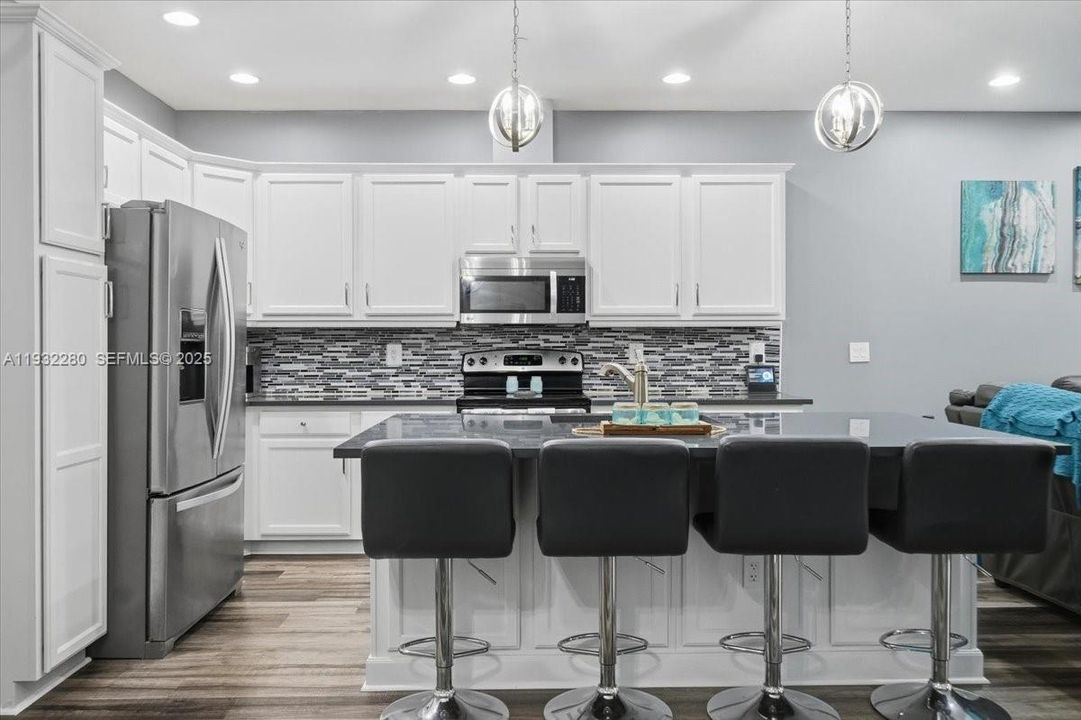 На продажу: $535,000 (3 спален, 2 ванн, 1334 Квадратных фут)