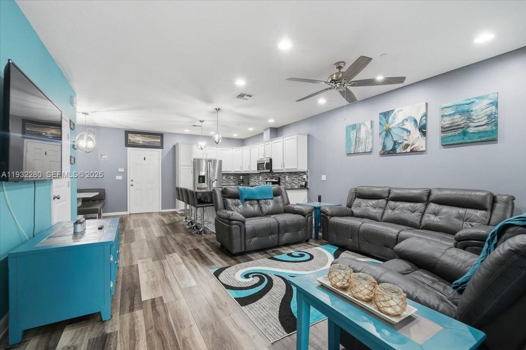 На продажу: $535,000 (3 спален, 2 ванн, 1334 Квадратных фут)