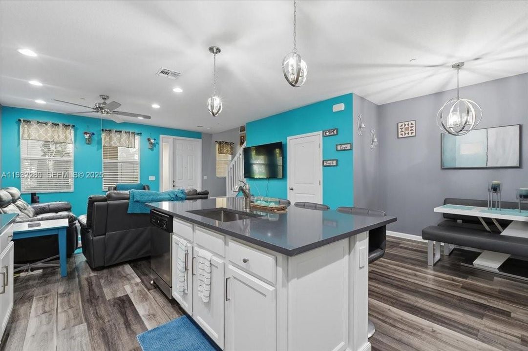 На продажу: $535,000 (3 спален, 2 ванн, 1334 Квадратных фут)