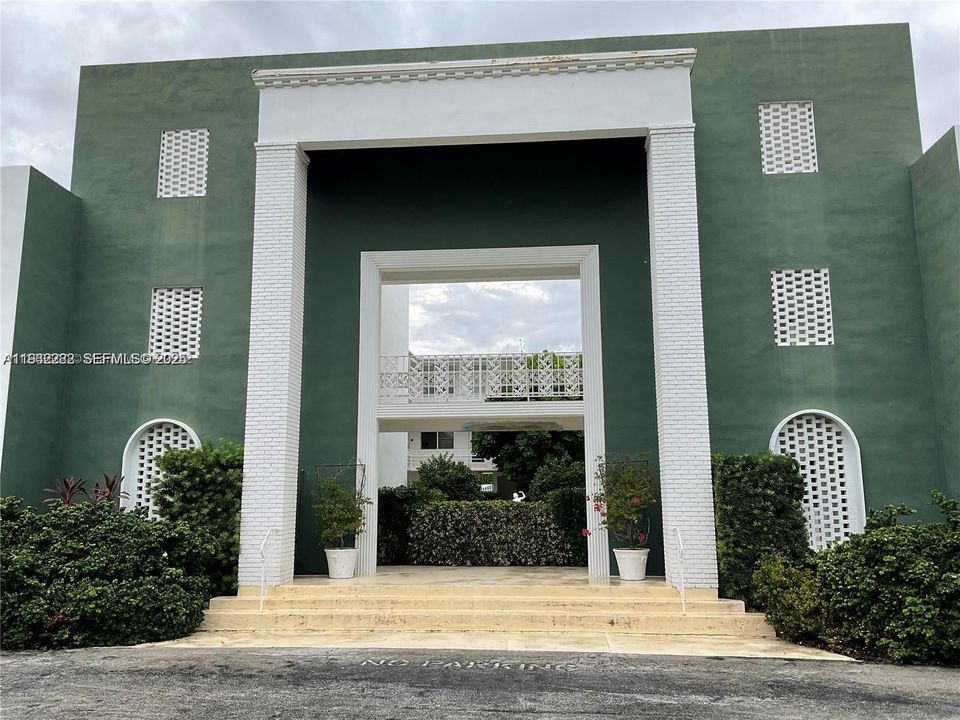 For Rent: $2,150 (1 beds, 1 baths, 590 Square Feet)