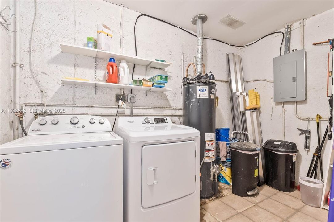 For Sale: $700,000 (3 beds, 2 baths, 1875 Square Feet)