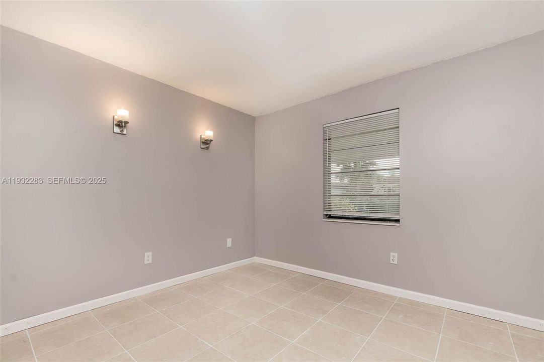 For Sale: $700,000 (3 beds, 2 baths, 1875 Square Feet)