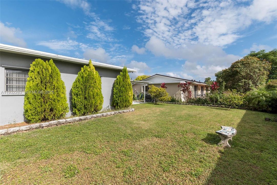 For Sale: $700,000 (3 beds, 2 baths, 1875 Square Feet)