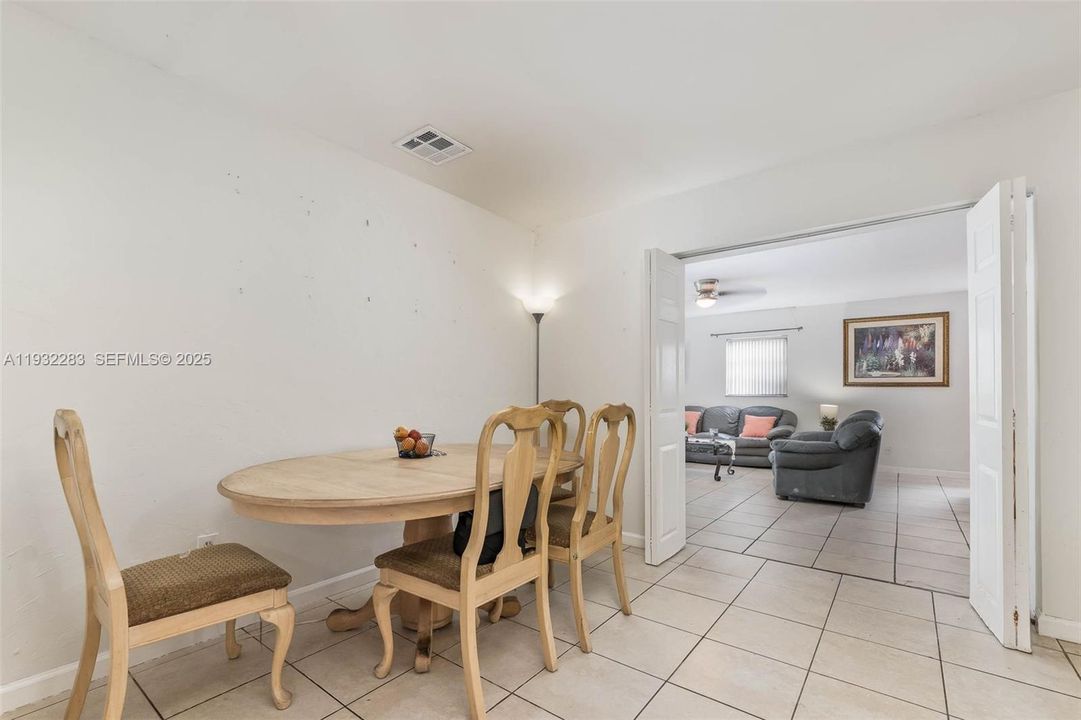 For Sale: $700,000 (3 beds, 2 baths, 1875 Square Feet)