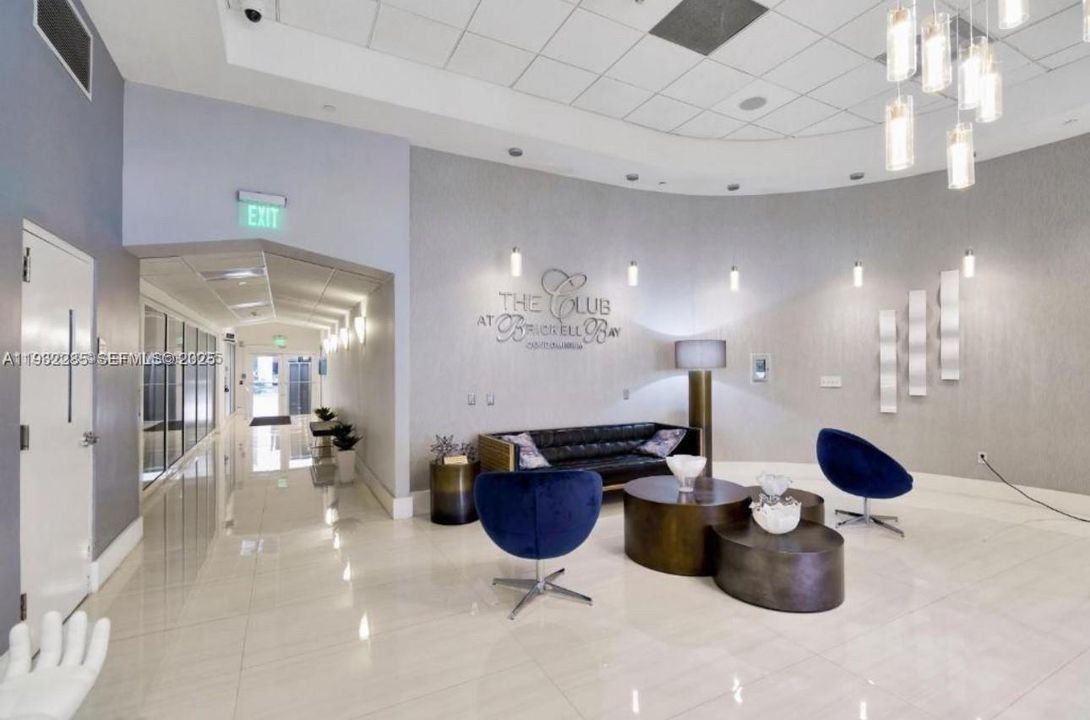 待售: $519,000 (1 贝兹, 1 浴室, 825 平方英尺)