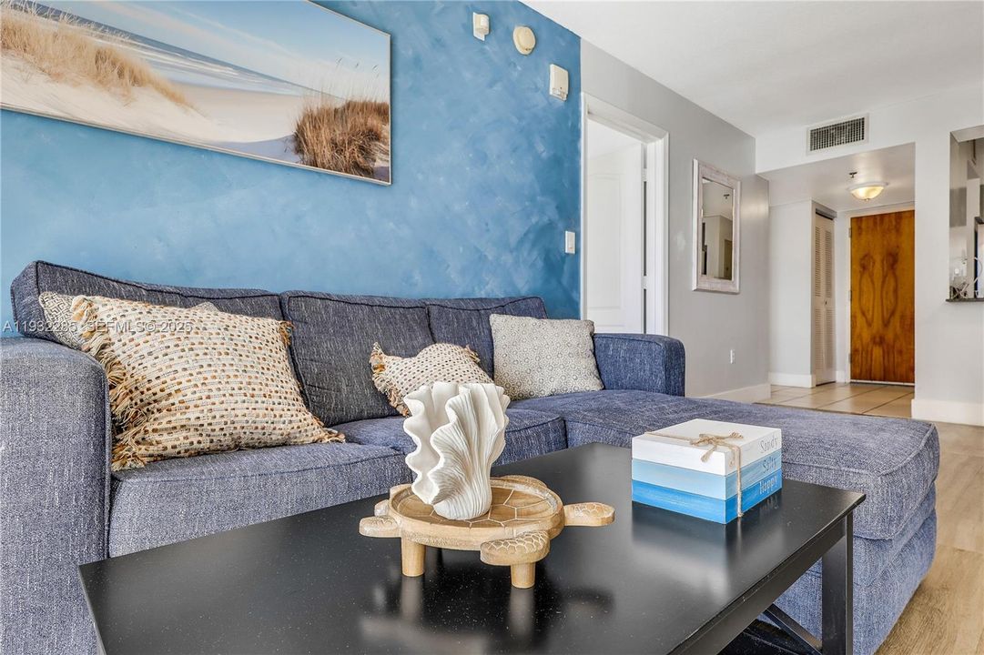 待售: $519,000 (1 贝兹, 1 浴室, 825 平方英尺)