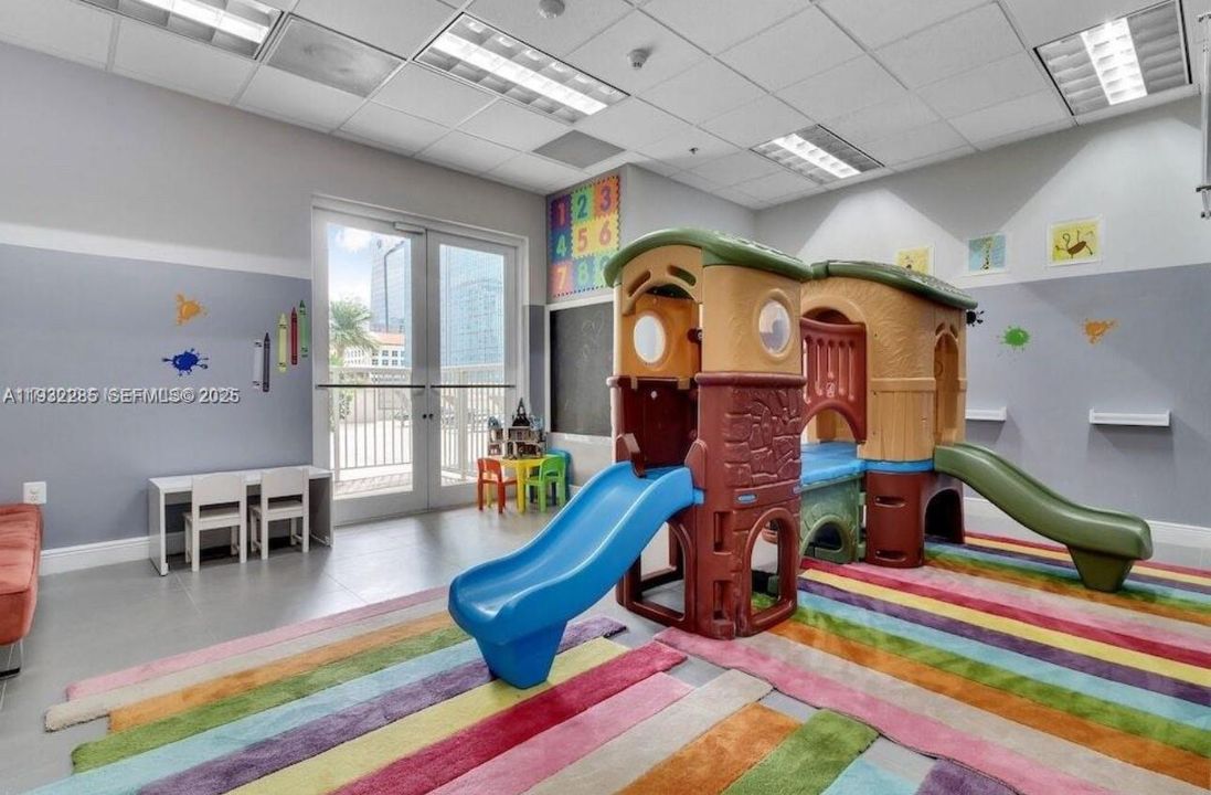 待售: $519,000 (1 贝兹, 1 浴室, 825 平方英尺)