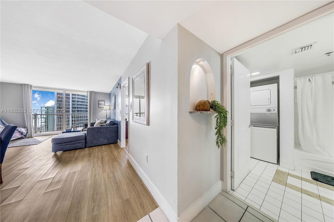 待售: $519,000 (1 贝兹, 1 浴室, 825 平方英尺)