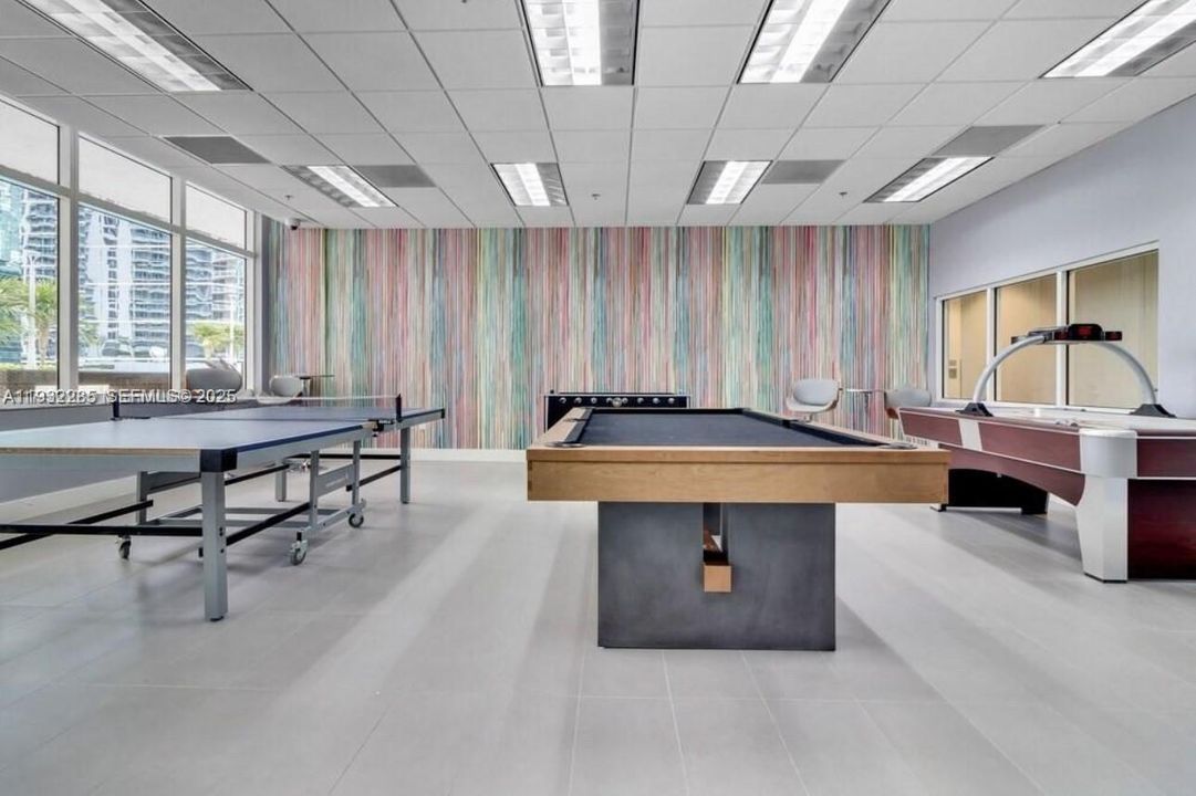 待售: $519,000 (1 贝兹, 1 浴室, 825 平方英尺)