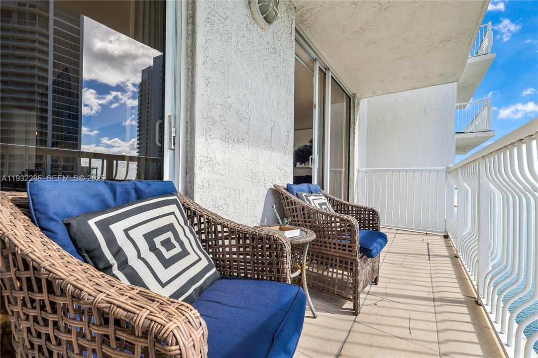 待售: $519,000 (1 贝兹, 1 浴室, 825 平方英尺)