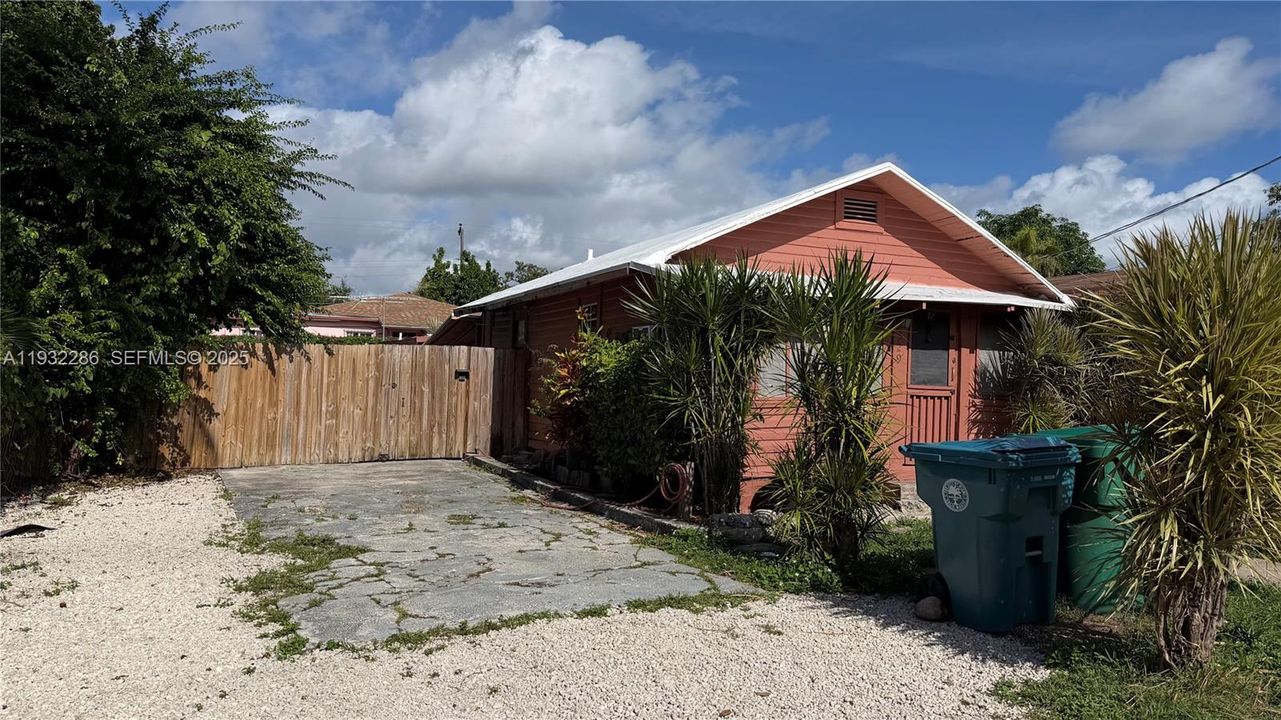 En Renta: $2,000 (4 camas, 2 baños, 1646 Pies cuadrados)